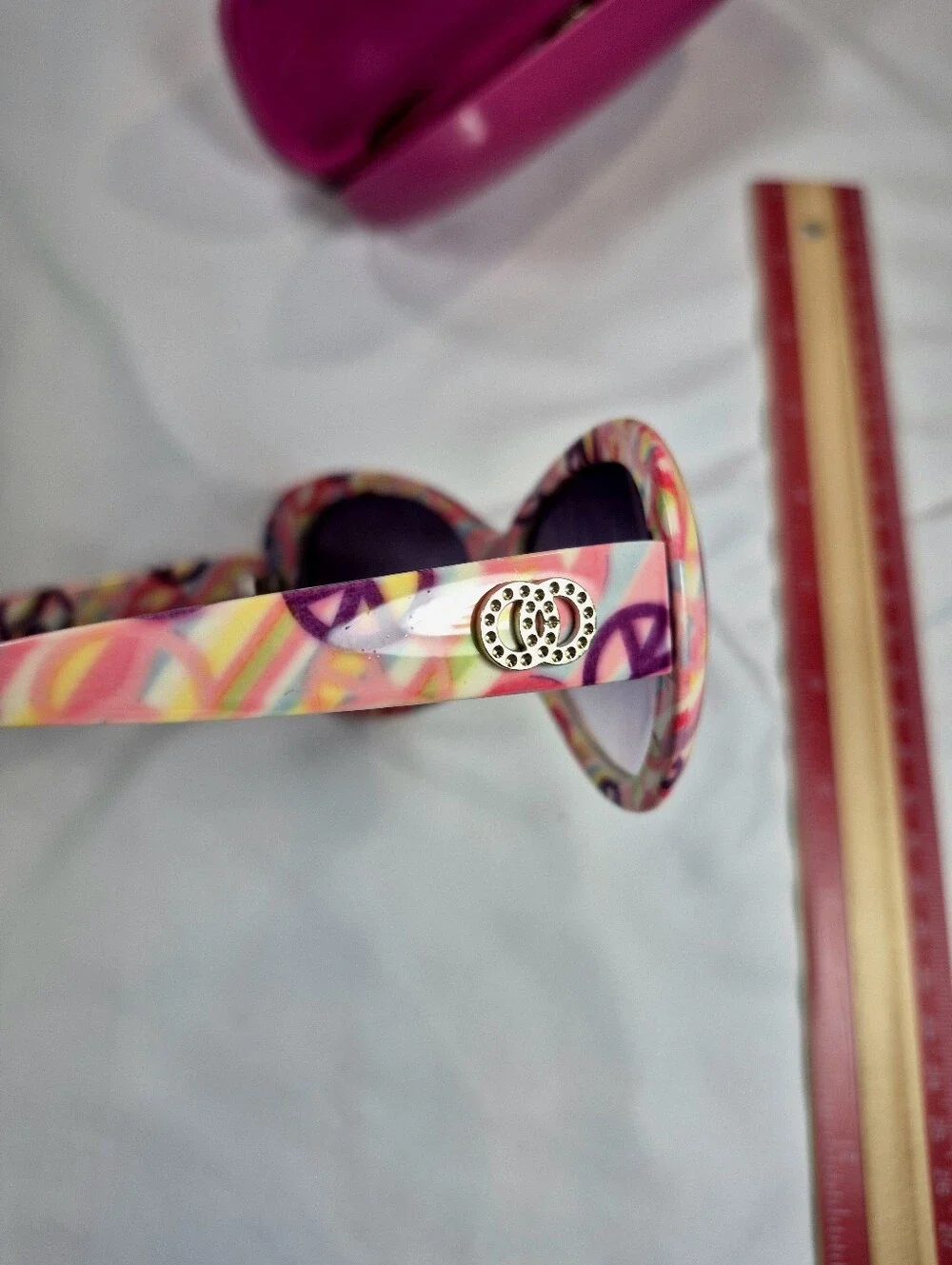 Italy Design Retro Peace Sign Sunglasses & Candie's Pink Case Bundle Y2K Hippy